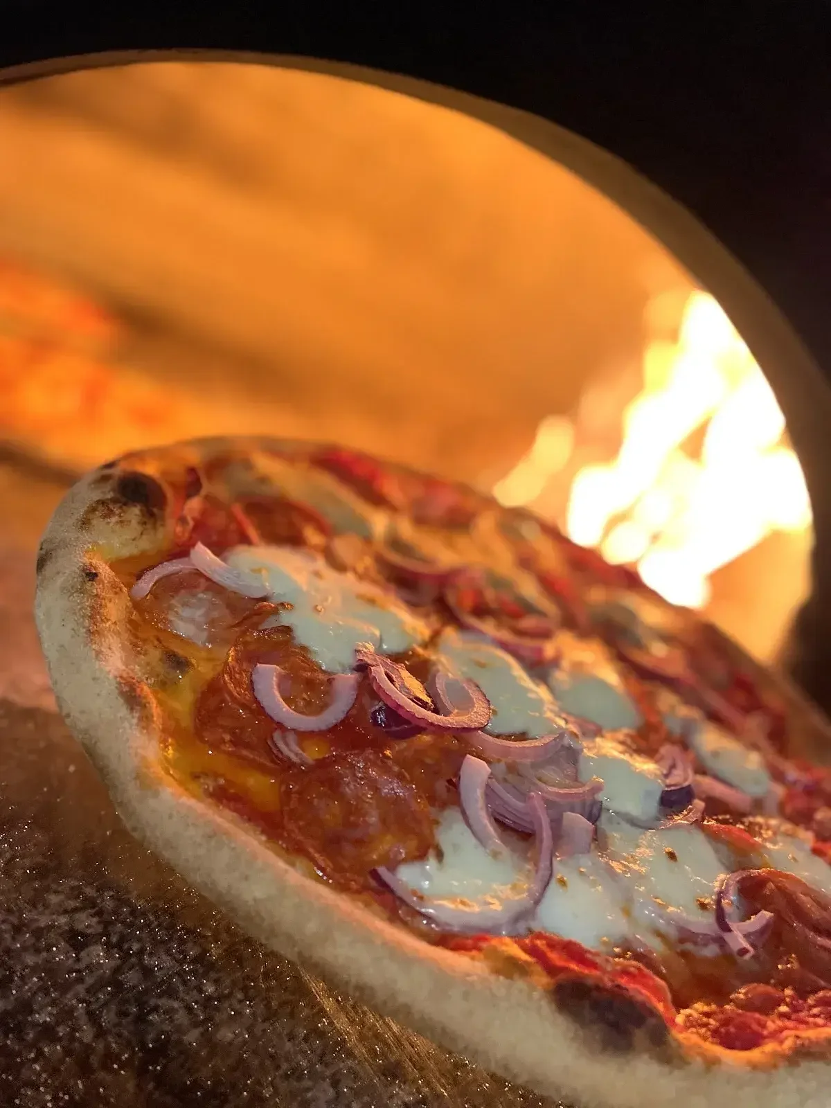 Pizza pepperoni z pieca